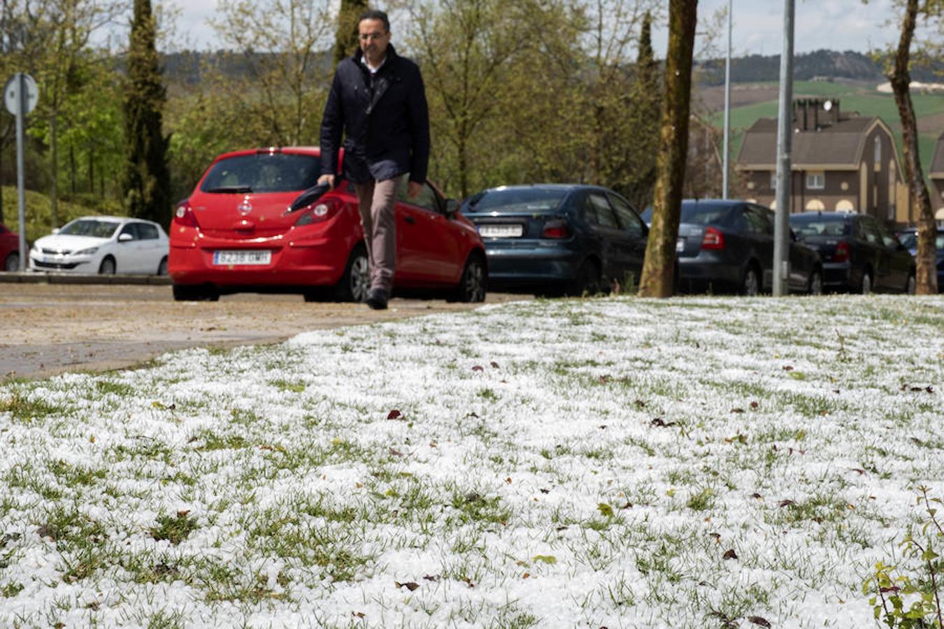 Imágenes de la tormenta de agua y granizado que ha descargado durante veinticinco minutos sobre Valladolid.