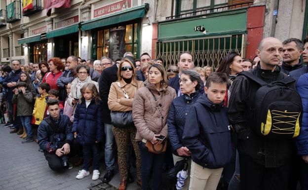 Galería. Público en la procesión del Santísimo Rosario del Dolor. (2/2