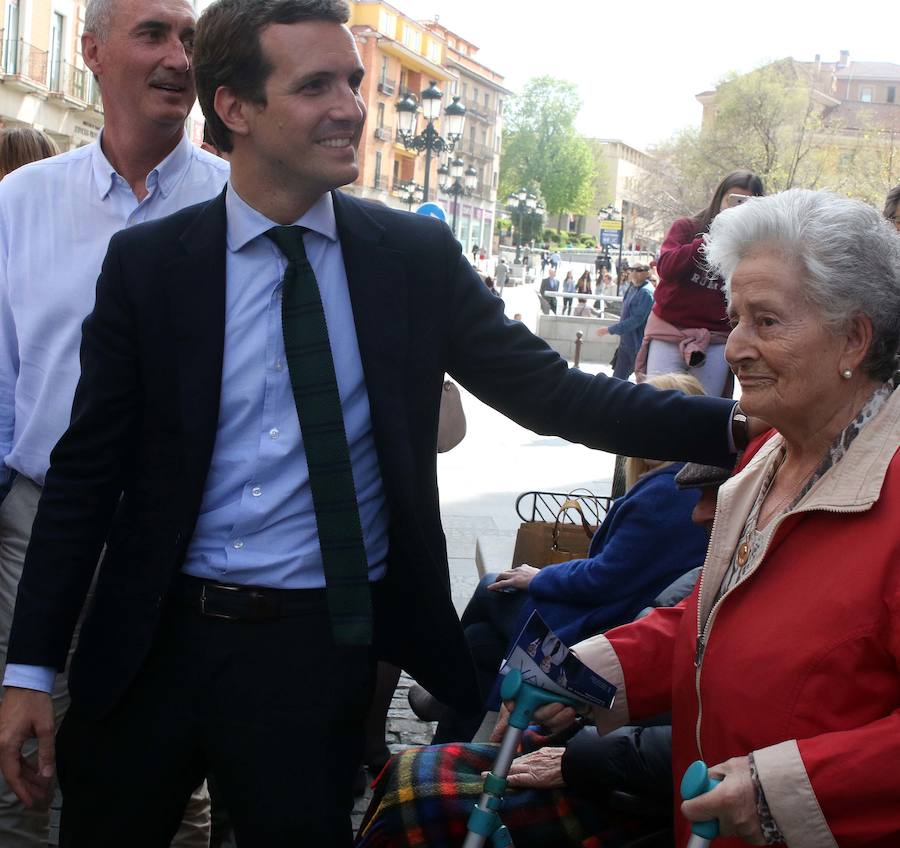 Fotos: El líder del PP, Pablo Casado, de visita por Segovia