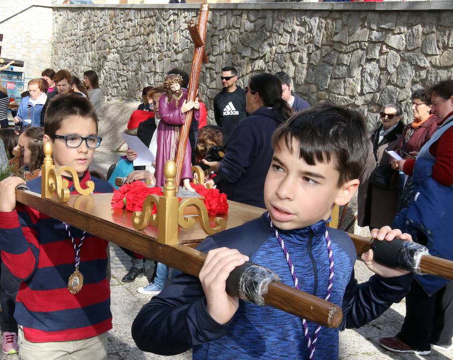 Fotos: Via crucis de los niños en el barrio de San José