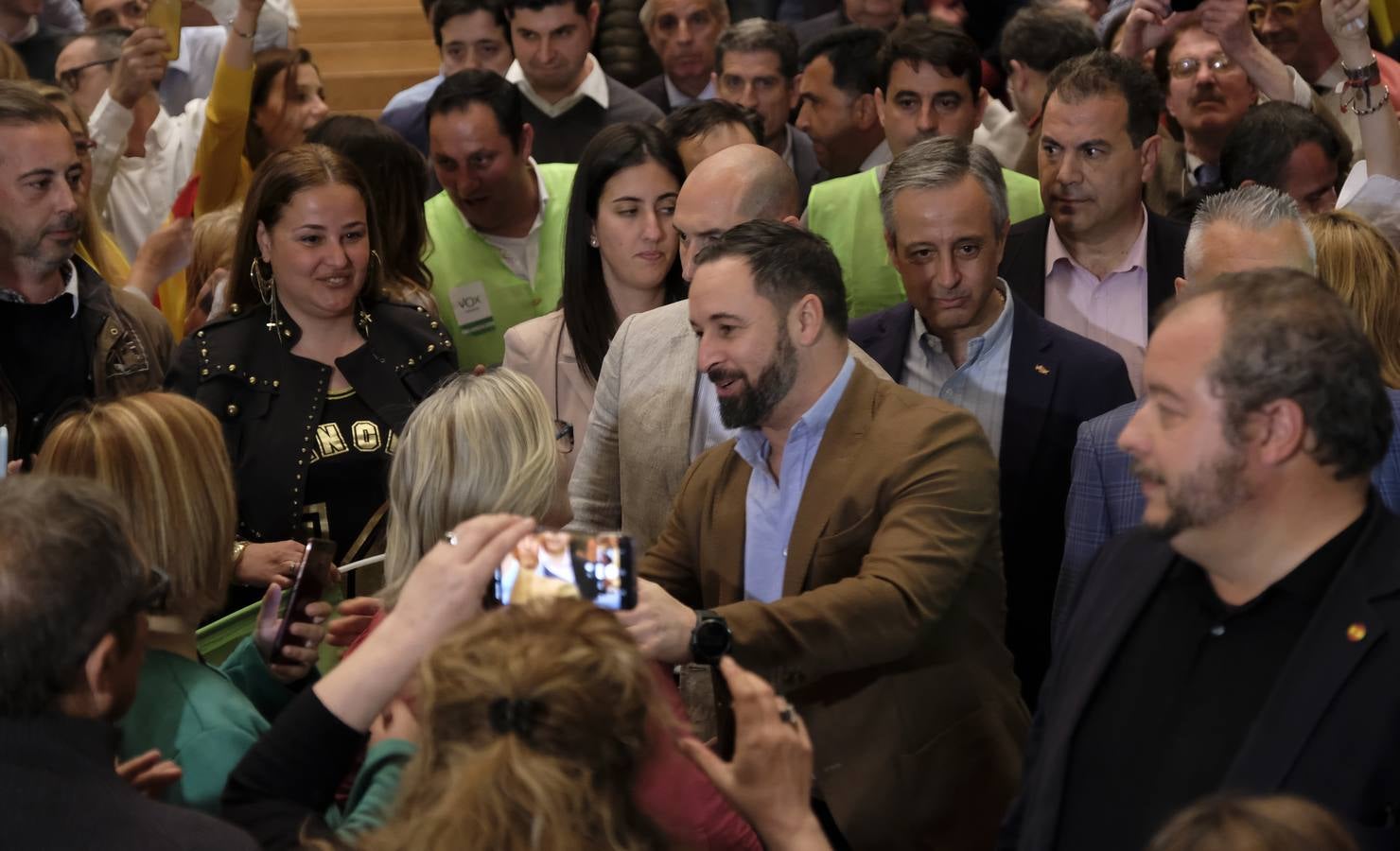 Cuatro mil personas asisten al acto de Santiago Abascal en el Centro Cultural Miguel Delibes