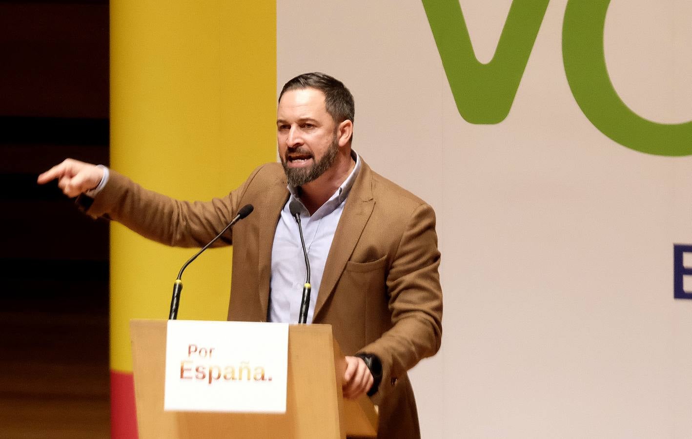 Cuatro mil personas asisten al acto de Santiago Abascal en el Centro Cultural Miguel Delibes