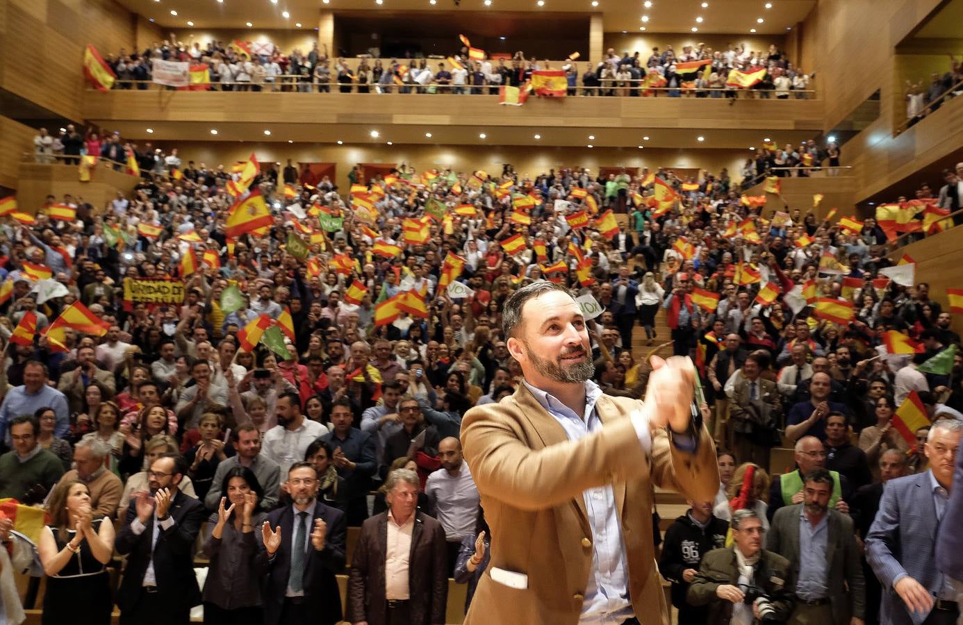 Cuatro mil personas asisten al acto de Santiago Abascal en el Centro Cultural Miguel Delibes