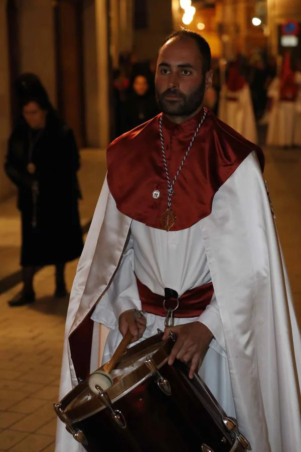 Pese a la amenaza de lluvia, salió con sus dos imágenes titulares, un crucificado gótico, en carroza, y el Cristo de la Agonía, a hombros