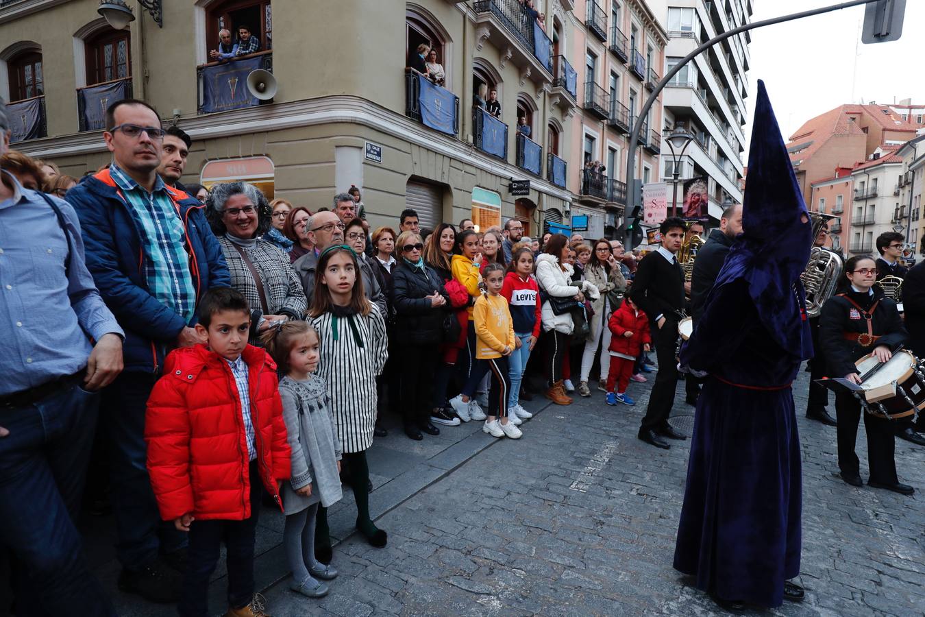 Fotos: Público en la procesión del Encuentro del Martes Santo en Valladolid (1/2)