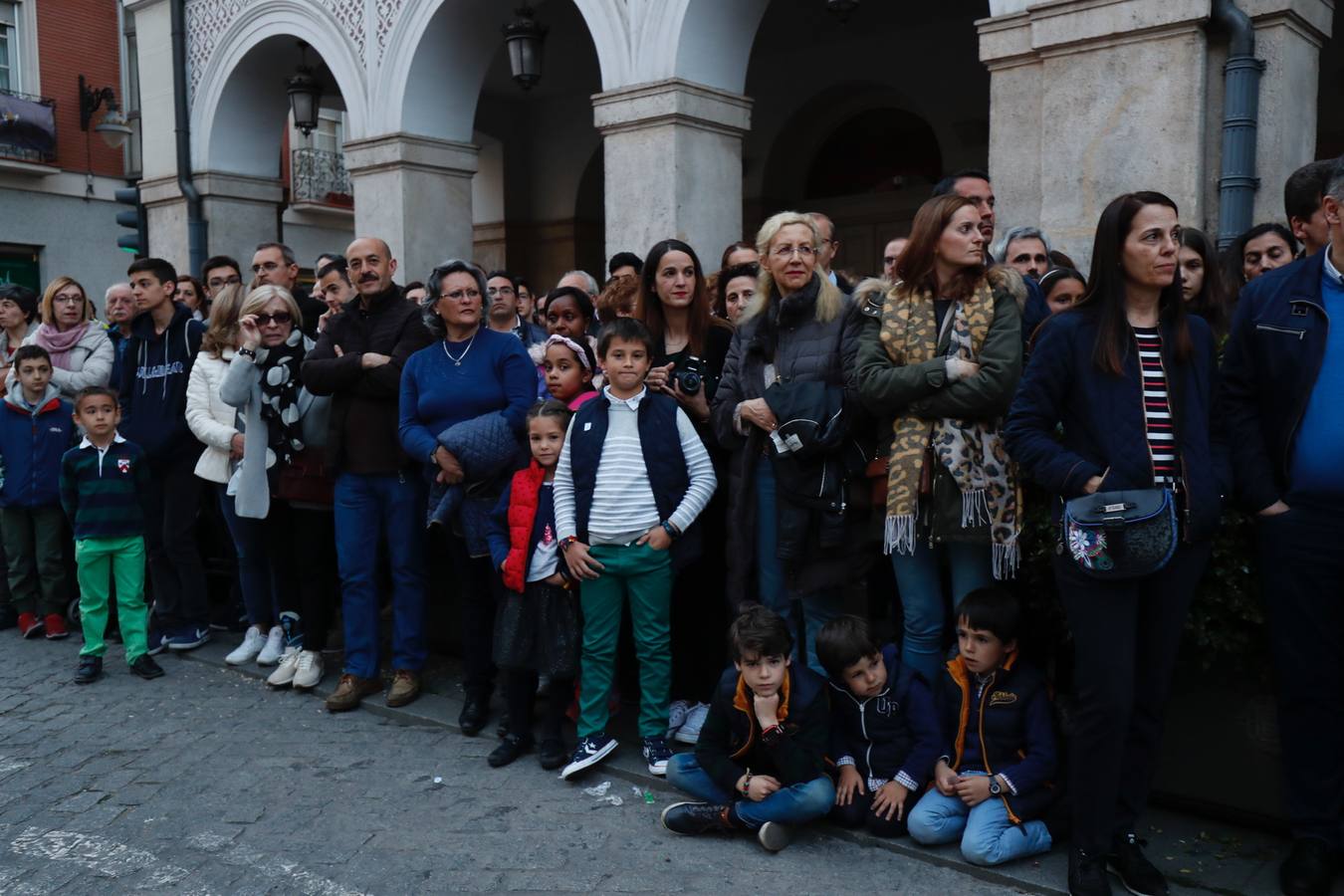Fotos: Público en la procesión del Encuentro del Martes Santo en Valladolid (1/2)