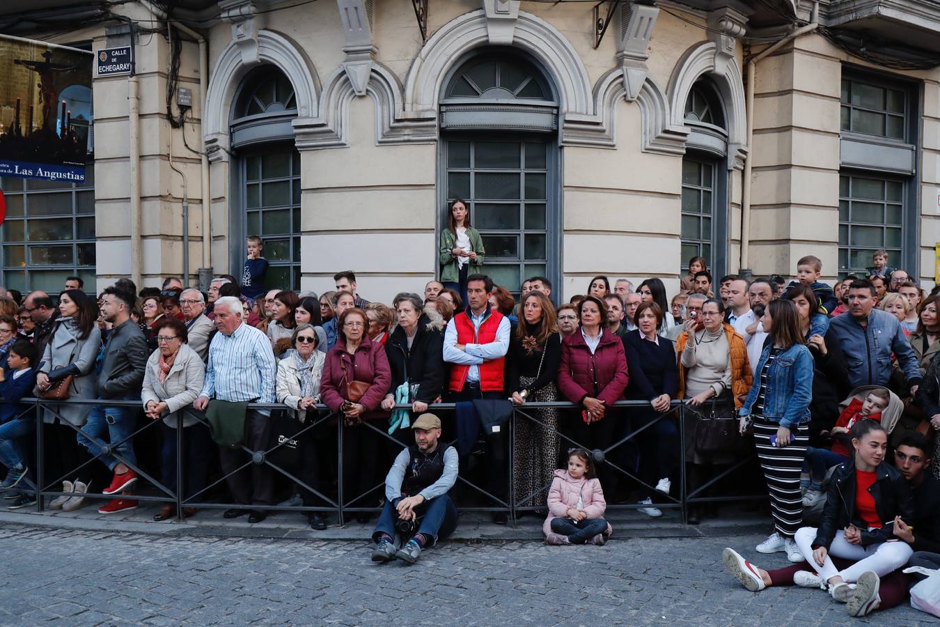 Fotos: Público en la procesión del Encuentro del Martes Santo en Valladolid (1/2)