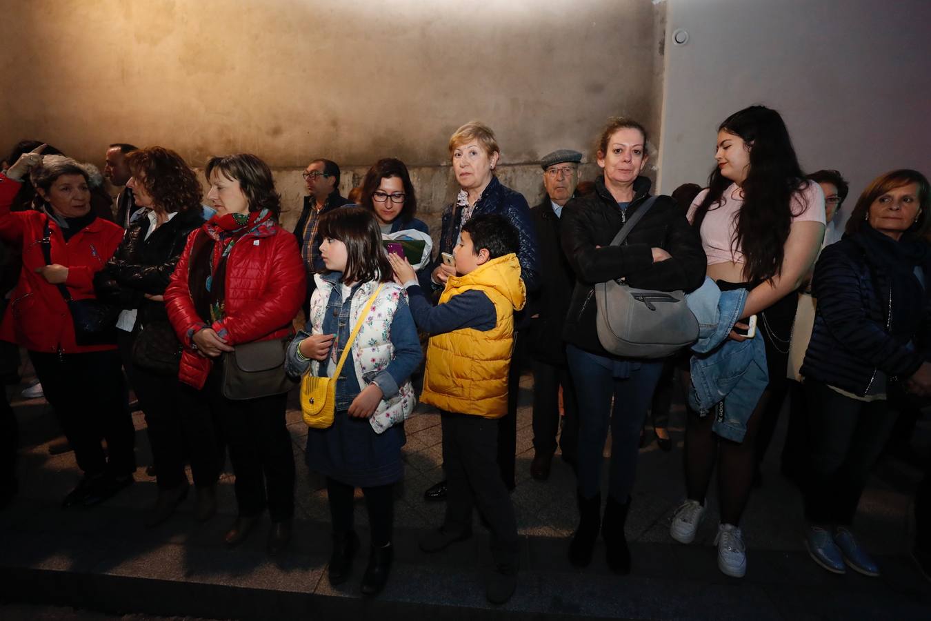 Fotos: Público en la procesión del Encuentro del Martes Santo en Valladolid (2/2)