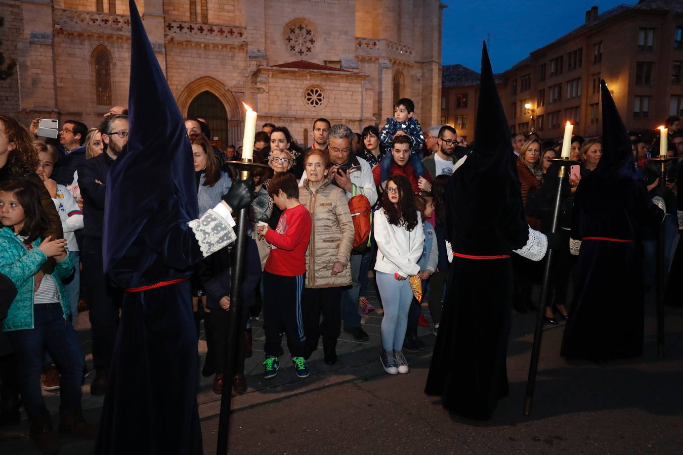 Fotos: Público en la procesión del Encuentro del Martes Santo en Valladolid (2/2)