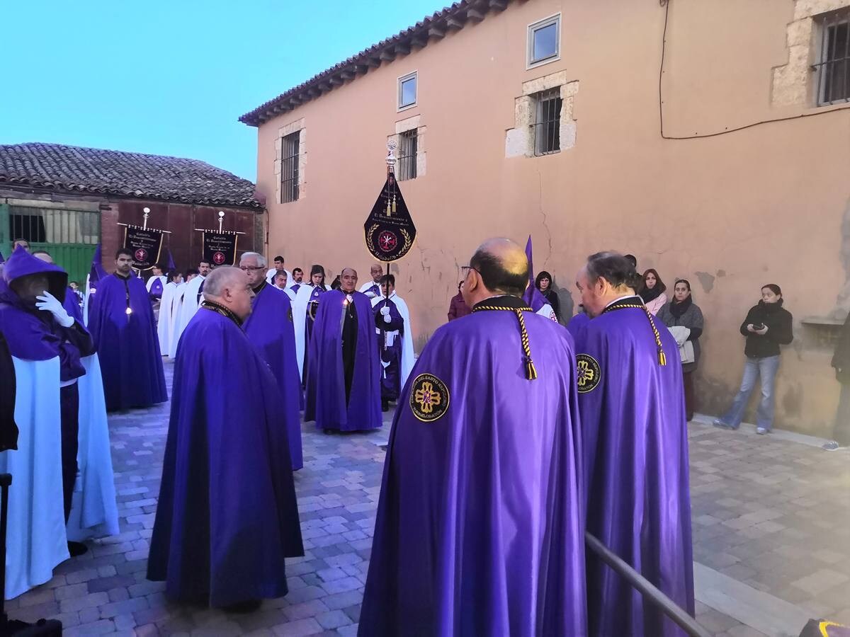 Participaron las cofradías del Santo Sepulcro de la localidad y la del Descendimiento y Santo Cristo de la Buena Muerte de Valladolid