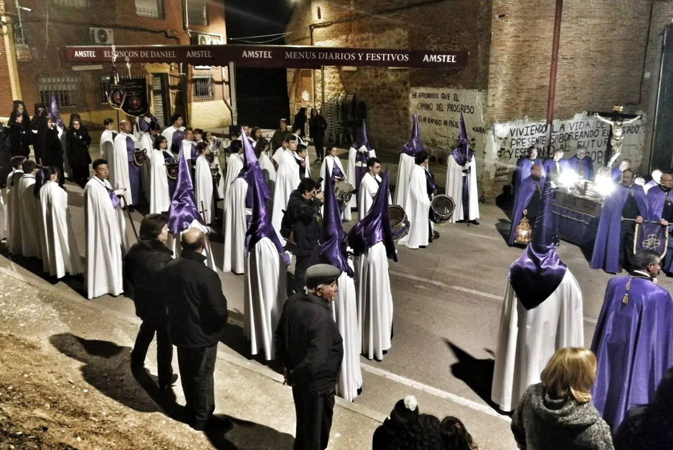 Participaron las cofradías del Santo Sepulcro de la localidad y la del Descendimiento y Santo Cristo de la Buena Muerte de Valladolid