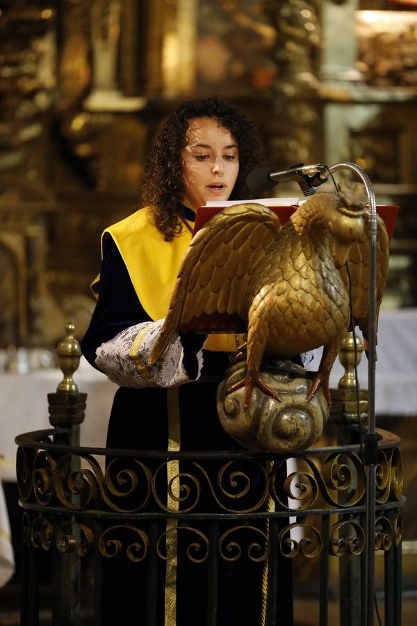 Las cofradías de La Pasión, con La Soledad, y la de Jesús Nazareno, realizaron un solemne desfile hasta la Plaza de España donde se vivió el cruce de miradas entre la Virgen y su hijo con la cruz a cuestas