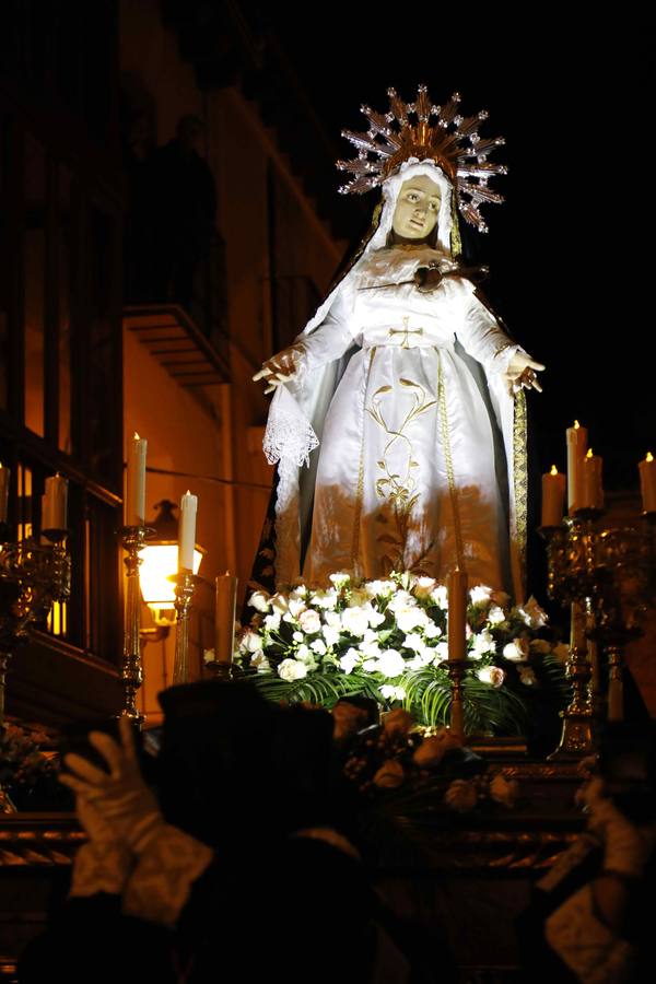 Las cofradías de La Pasión, con La Soledad, y la de Jesús Nazareno, realizaron un solemne desfile hasta la Plaza de España donde se vivió el cruce de miradas entre la Virgen y su hijo con la cruz a cuestas