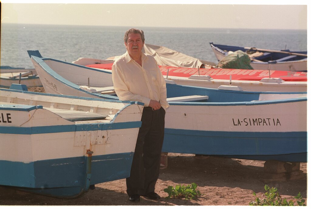 1997. En Rincón de la Victoria en la playa frente a su casa.
