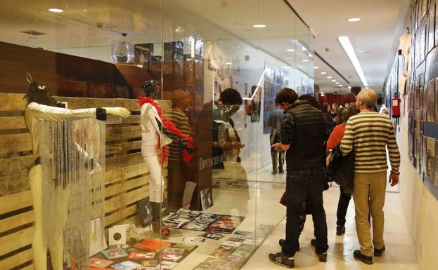 Exposición con cientos de objetos que recuerdan a Bowie.
