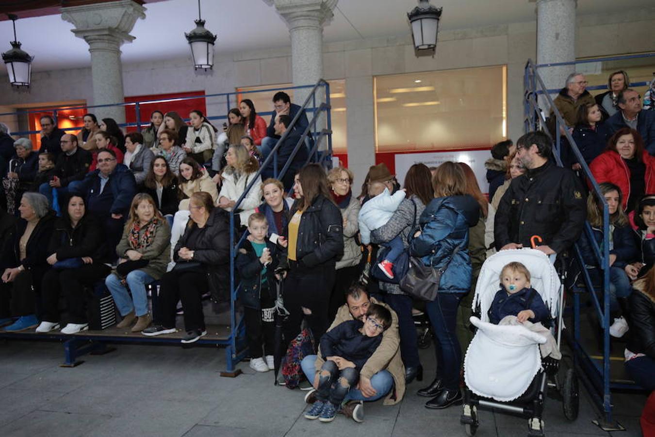 Público en el Vía Crucis procesional de Valladolid