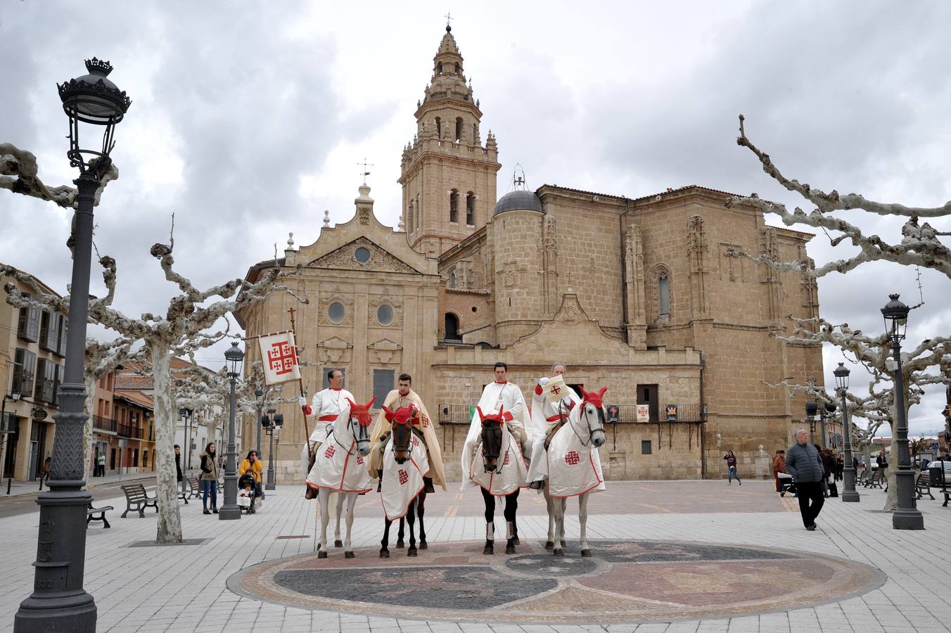 Fotos: Pregón a caballo en Nava del Rey