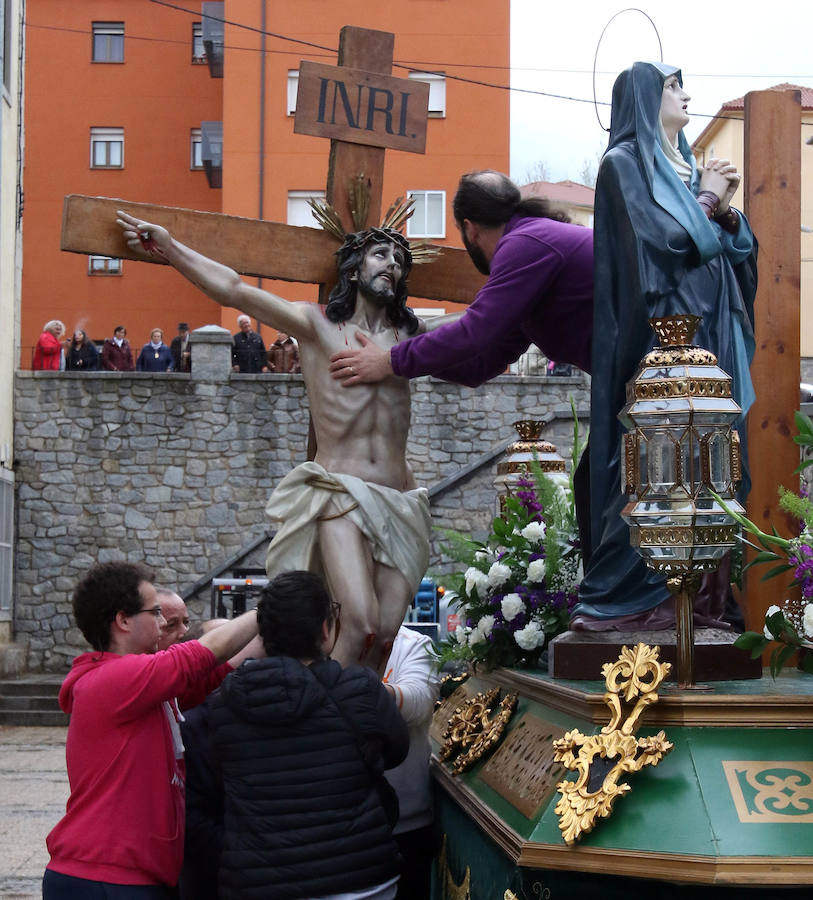 Fotos: Procesiones de Jueves Santo pasadas por agua