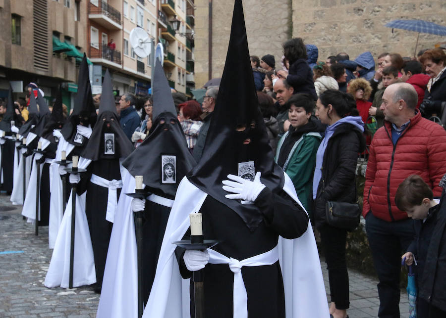 Fotos: Procesiones de Jueves Santo pasadas por agua