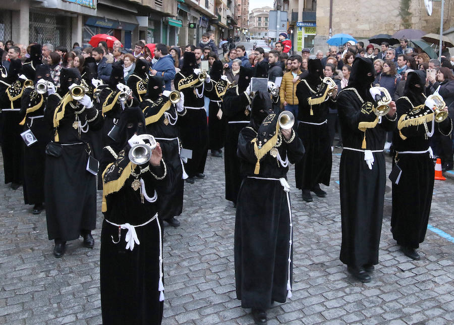 Fotos: Procesiones de Jueves Santo pasadas por agua