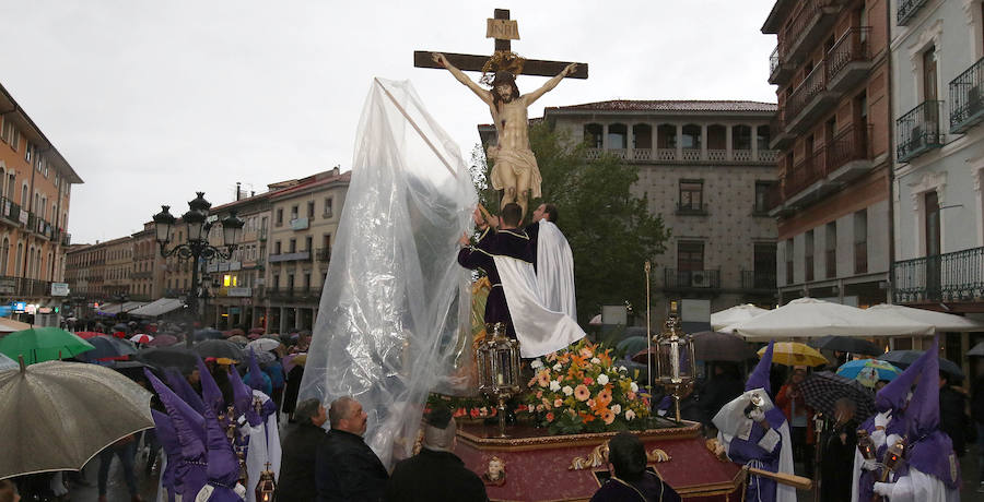 Fotos: Procesiones de Jueves Santo pasadas por agua