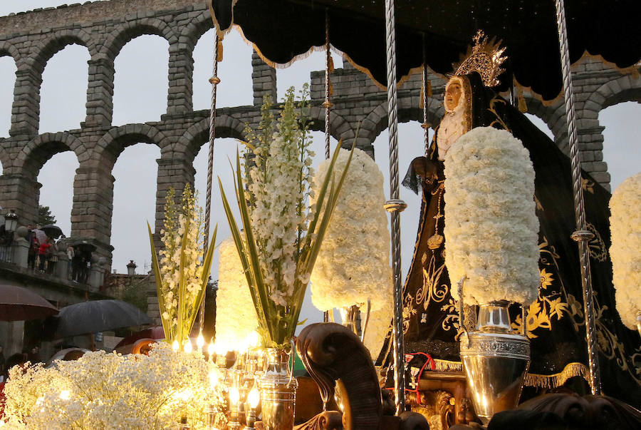 Fotos: Procesiones de Jueves Santo pasadas por agua