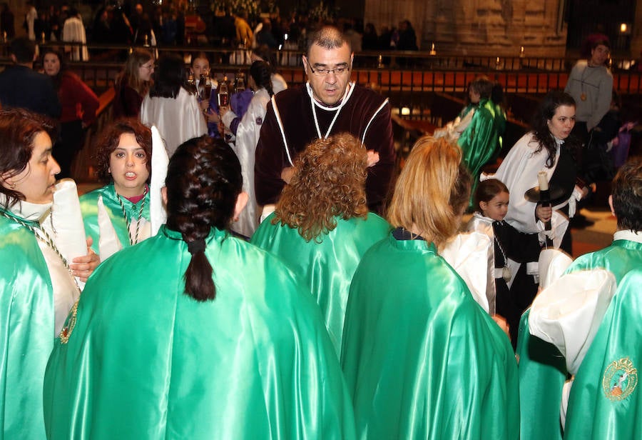 Fotos: Deslucida Procesión de los Pasos de Segovia por la ausencia de varias cofradías