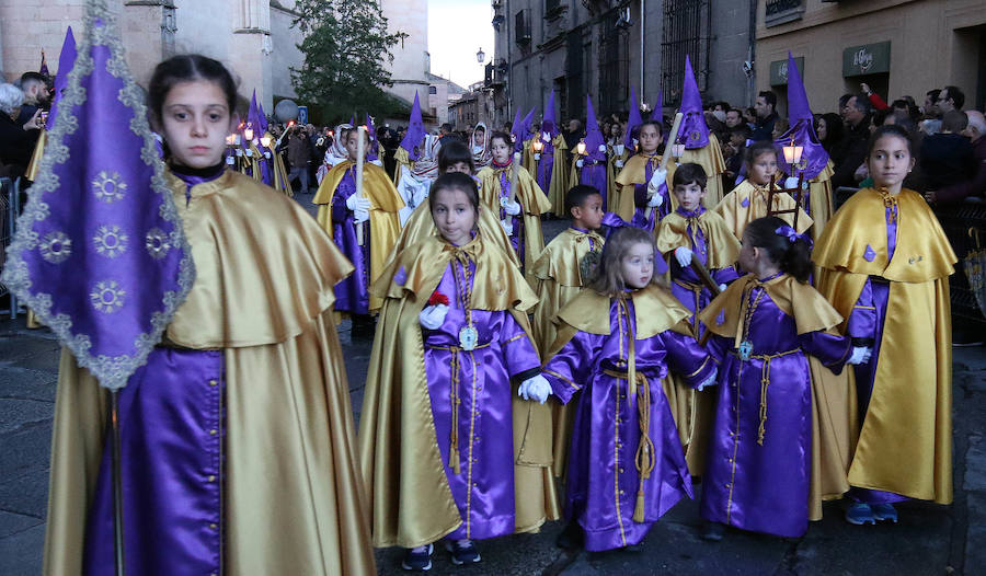 Fotos: Deslucida Procesión de los Pasos de Segovia por la ausencia de varias cofradías