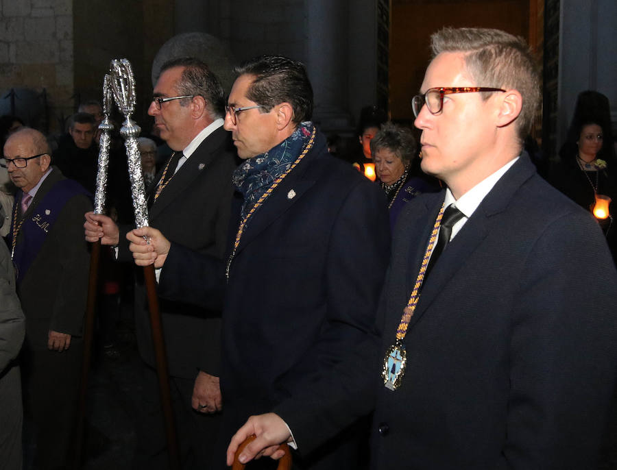 Fotos: Deslucida Procesión de los Pasos de Segovia por la ausencia de varias cofradías