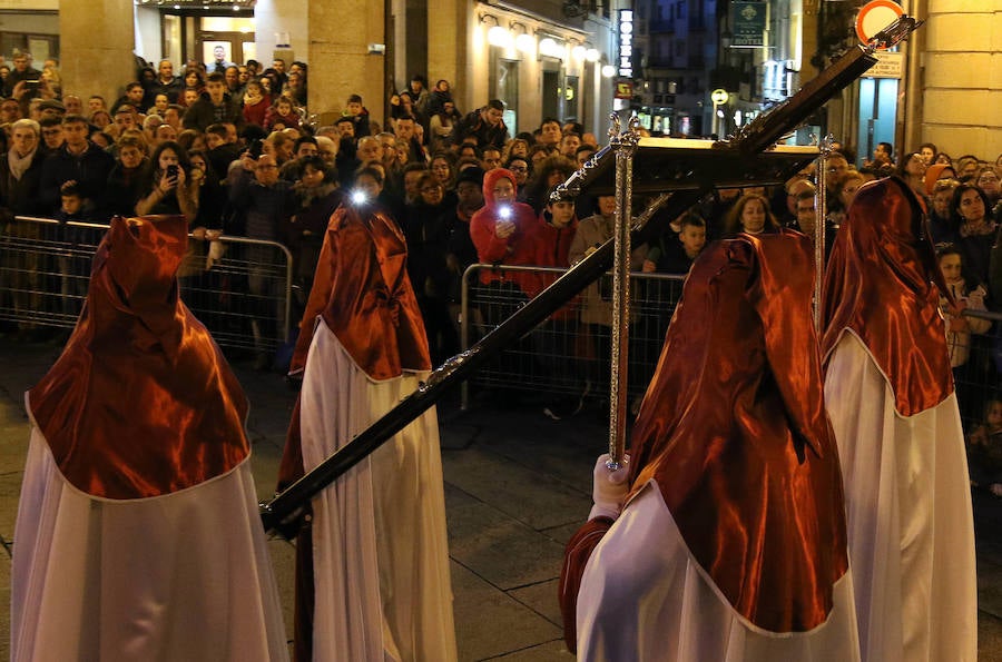 Fotos: Deslucida Procesión de los Pasos de Segovia por la ausencia de varias cofradías