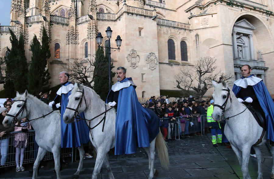 Fotos: Deslucida Procesión de los Pasos de Segovia por la ausencia de varias cofradías