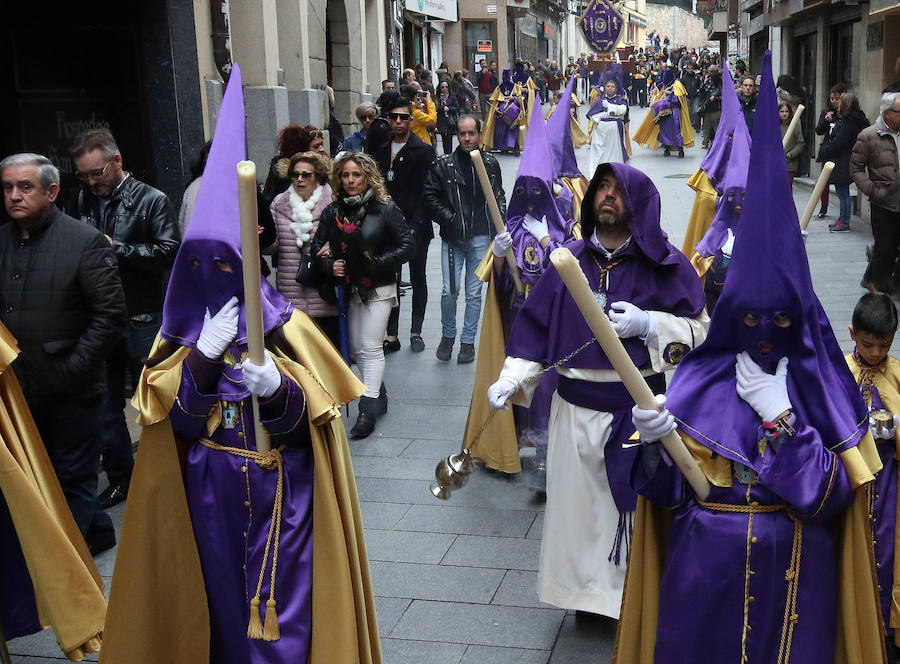 Fotos: Desfiles procesionales en la mañana del Viernes Santo