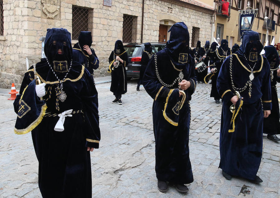 Fotos: Desfiles procesionales en la mañana del Viernes Santo