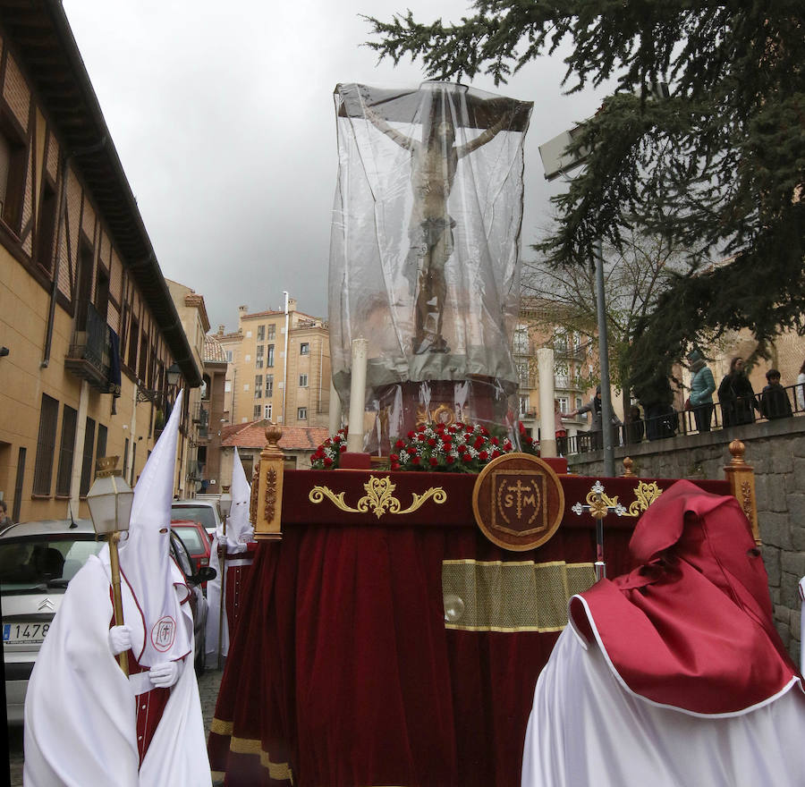 Fotos: Desfiles procesionales en la mañana del Viernes Santo