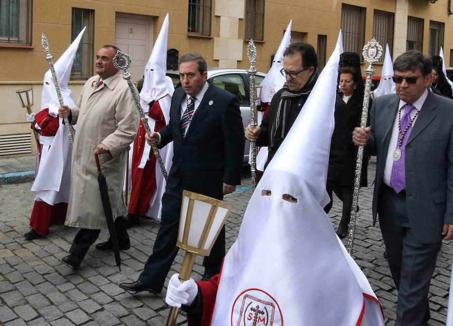 Fotos: Desfiles procesionales en la mañana del Viernes Santo