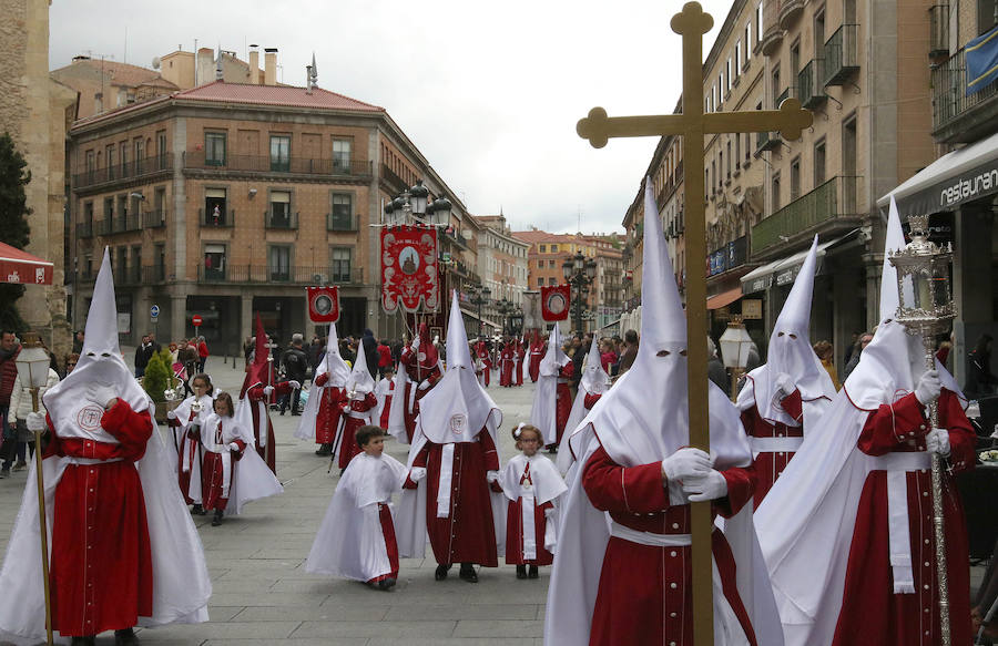 Fotos: Desfiles procesionales en la mañana del Viernes Santo