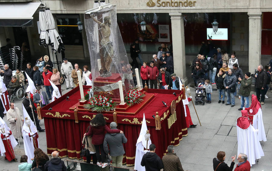 Fotos: Desfiles procesionales en la mañana del Viernes Santo