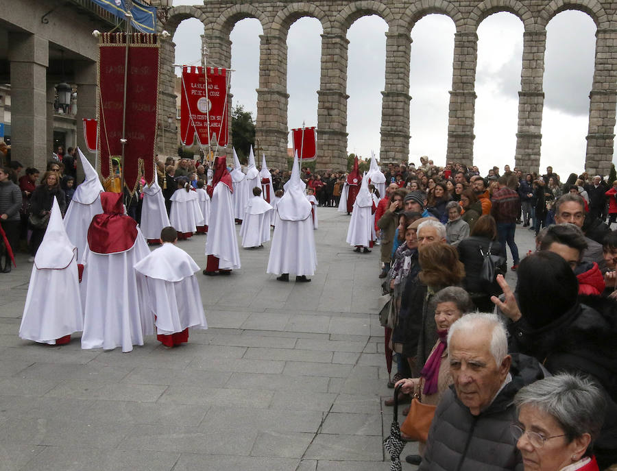 Fotos: Desfiles procesionales en la mañana del Viernes Santo