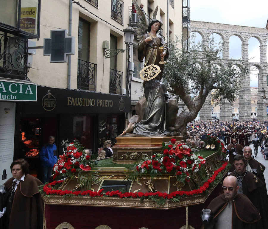 Fotos: Desfiles procesionales en la mañana del Viernes Santo