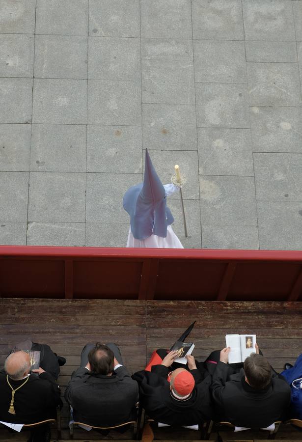 Jesús de la Esperanza y La Sagrada Cena encabezan la comitiva de 33 pasos alumbrados por las veinte hermandades de la capital