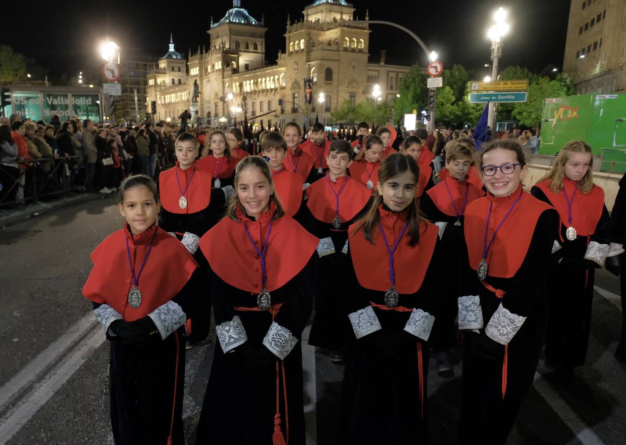 Jesús de la Esperanza y La Sagrada Cena encabezan la comitiva de 33 pasos alumbrados por las veinte hermandades de la capital
