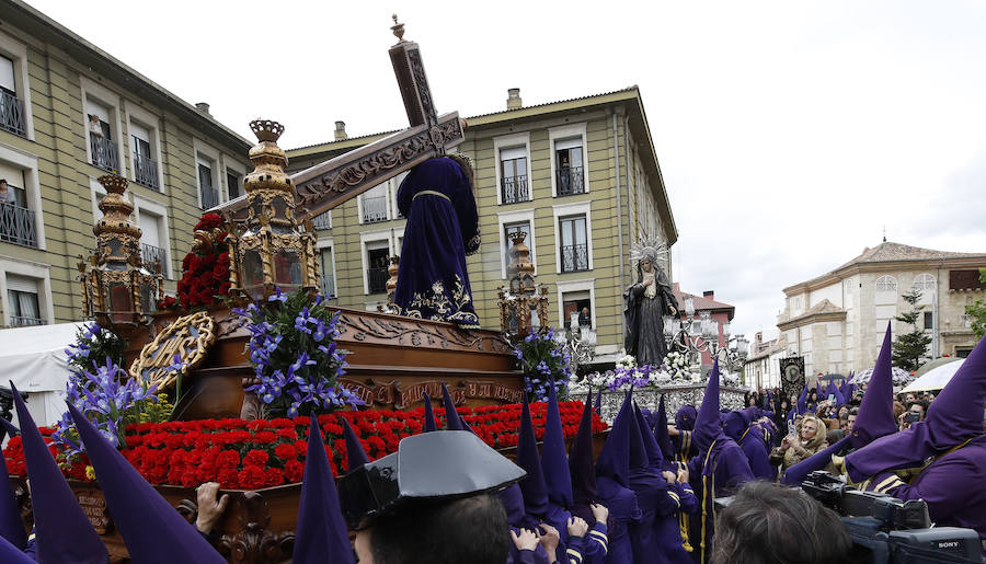 Fotos: La procesión de Los Pasos entre San Pablo y la Catedral