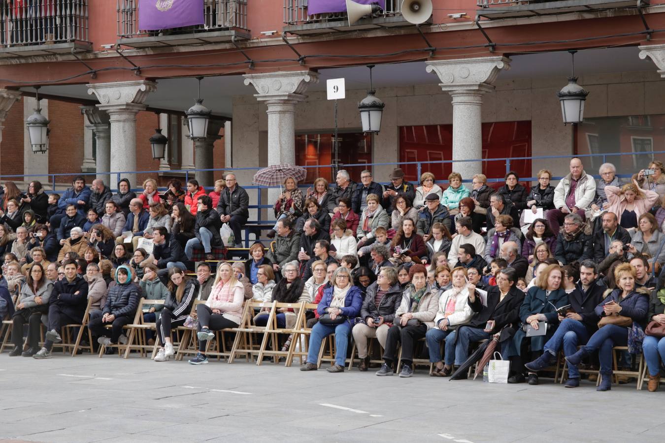 Fotos: Público en la Procesión General de Valladolid (3/3)