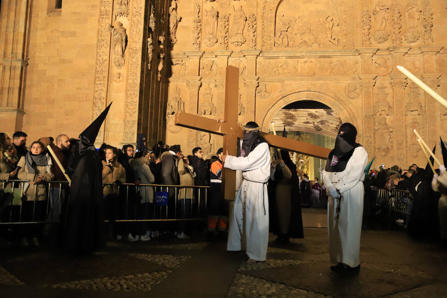Pese a las intenciones iniciales de salir por las calles del casco histórico, el miedo a que sucediese como por la noche con Amor y Paz hizo recapacitar a los hermanos