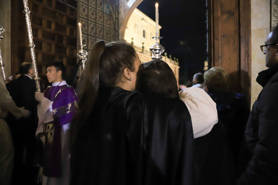 Pese a las intenciones iniciales de salir por las calles del casco histórico, el miedo a que sucediese como por la noche con Amor y Paz hizo recapacitar a los hermanos