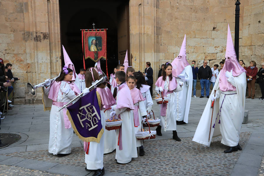 Pese a la amenaza de precipitaciones, la procesión del Cristo de la Agonía sí decidió salír, aunque acortó su recorrido
