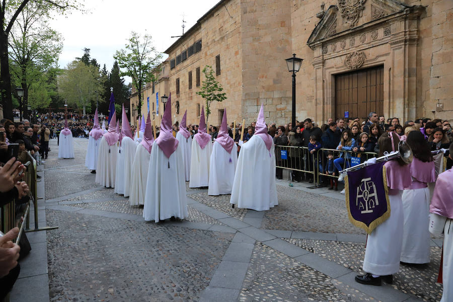 Pese a la amenaza de precipitaciones, la procesión del Cristo de la Agonía sí decidió salír, aunque acortó su recorrido