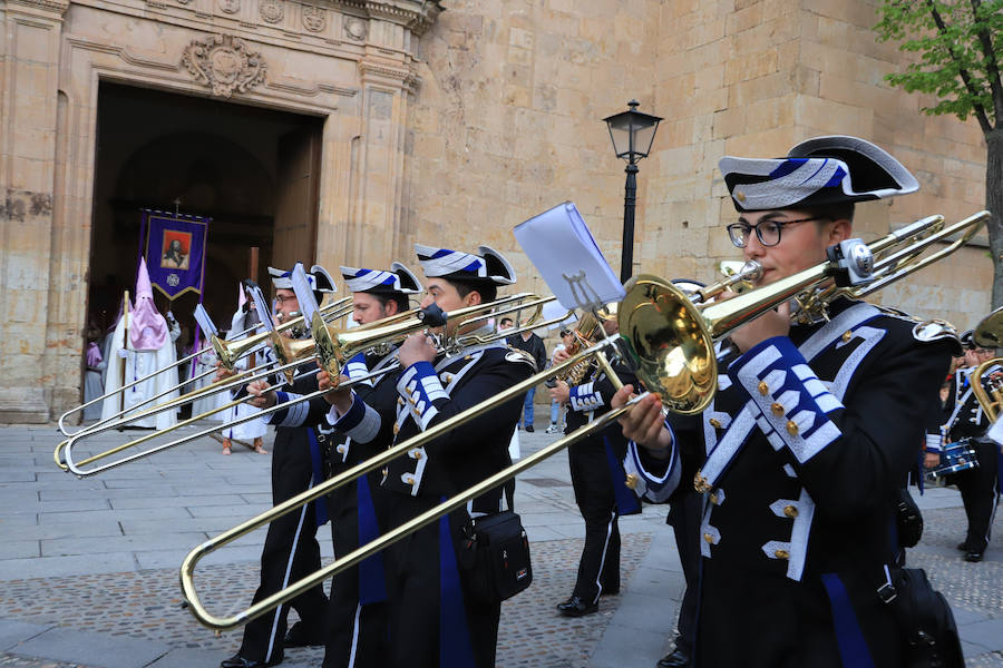 Pese a la amenaza de precipitaciones, la procesión del Cristo de la Agonía sí decidió salír, aunque acortó su recorrido