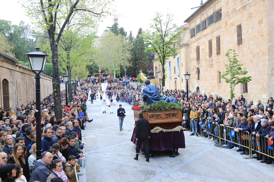 Pese a la amenaza de precipitaciones, la procesión del Cristo de la Agonía sí decidió salír, aunque acortó su recorrido