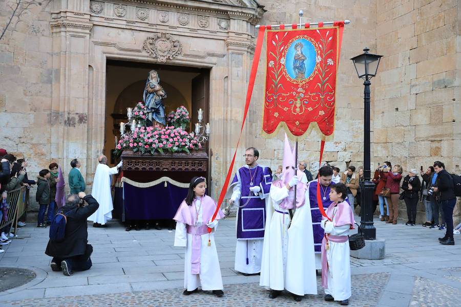 Pese a la amenaza de precipitaciones, la procesión del Cristo de la Agonía sí decidió salír, aunque acortó su recorrido